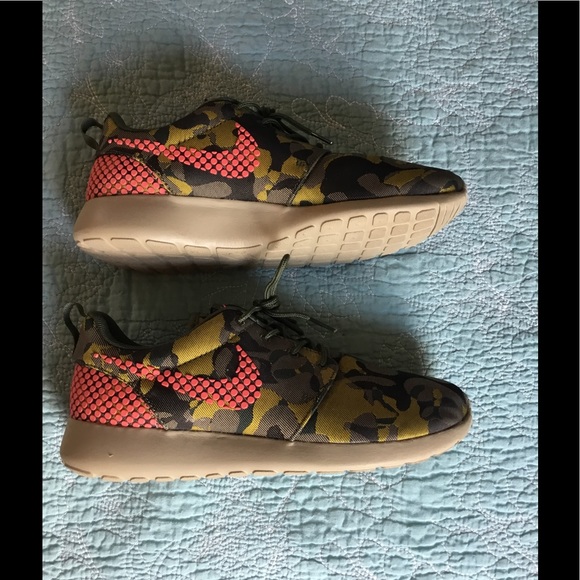 Nike Roche One Premium Plus Sneakers - Picture 3 of 5